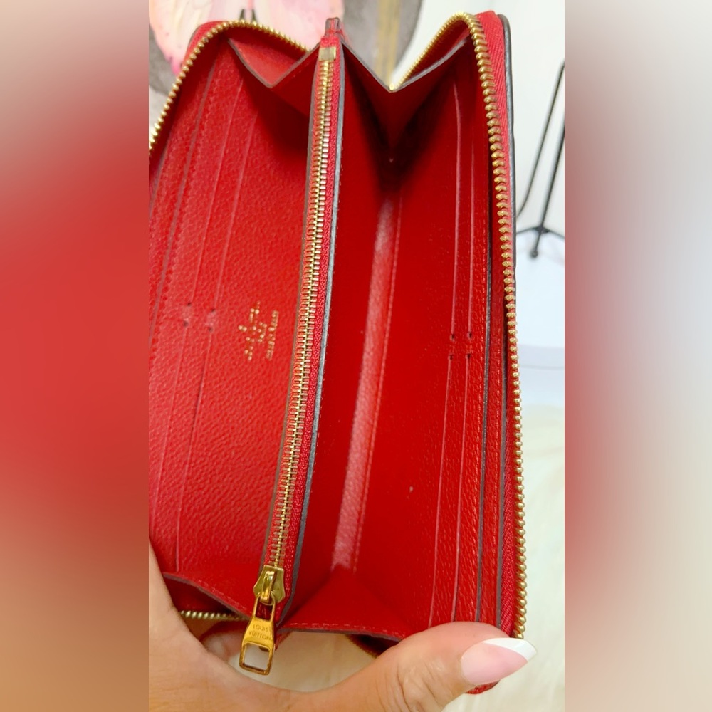 Louis Vuitton Zippy Wallet in Monogram Empreinte Leather - Picture 6 of 15